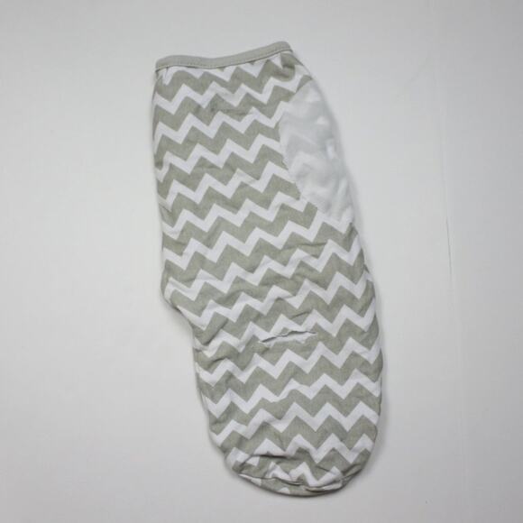 SwaddleMe Swaddle Baby Size Small/Medium Chevron Gray - Picture 2 of 3